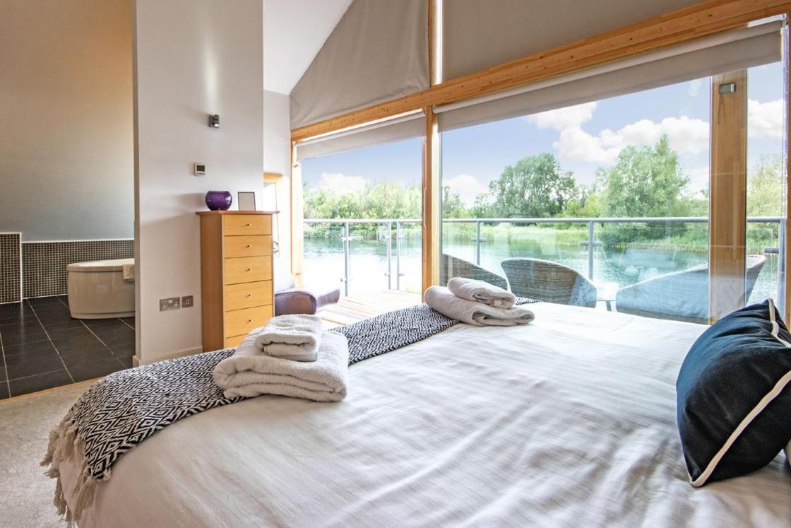Waters Edge 04, Waterside Lodge P South Cerney Ngoại thất bức ảnh